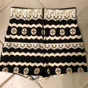 BLACK/GOLD PATTERNED SHORTS with front zipper.